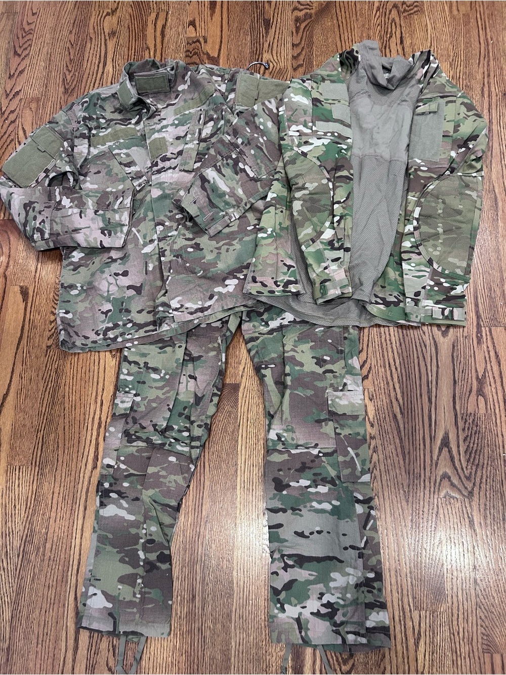 US Army Military-Style Camouflage Jacket, shirt Pants Set - Green Camo medium